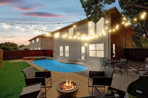 Modern Comforts & Classic Charm w Pool 5BD