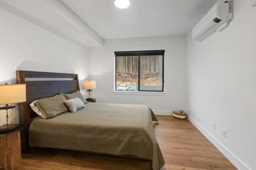 Modern Condo with Incredible Mountain Backdrop 207