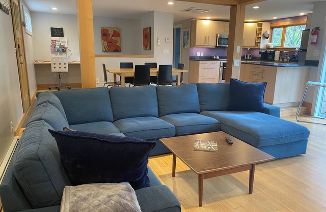 Modern Cottage Jackson, NH. Minutes from Hiking, Shopping, Storyland, Skiing
