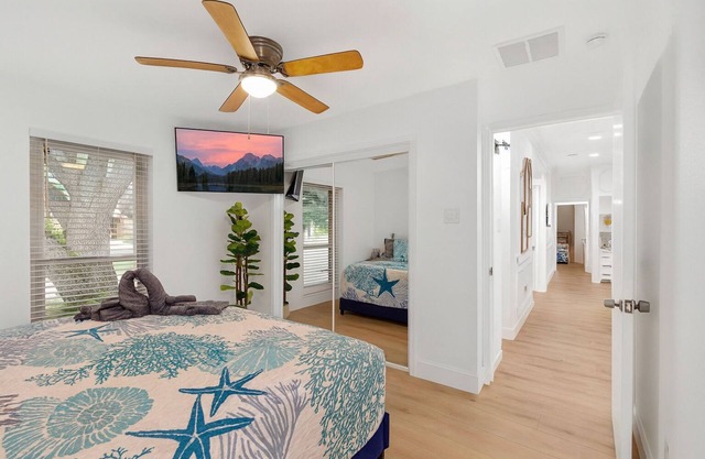 Modern Design & Chef's Kitchen & Spacious & Stylish 4 bedroom 3.5 bathroom