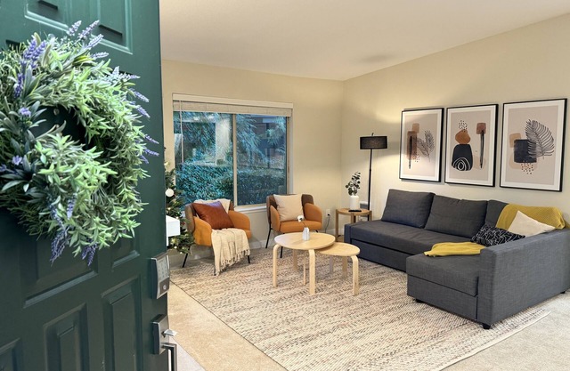 Modern Downtown Bellevue Condo, Free Parking