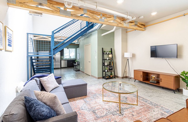 Modern Downtown OKC Loft with private balcony *Downtown OKC *OU MED