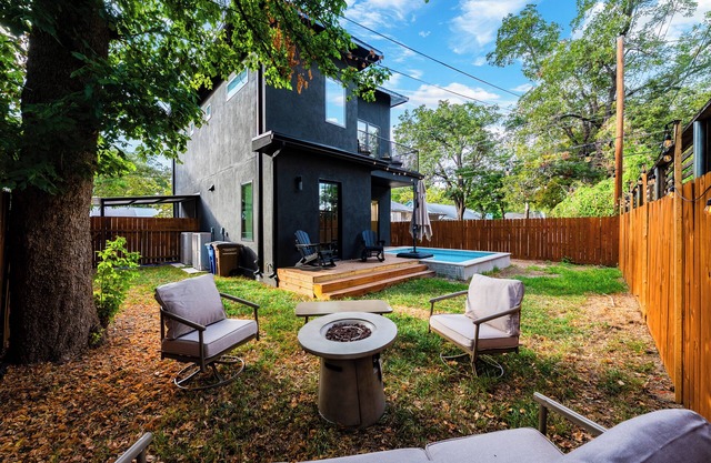 Modern East Austin Stay near Rainey St, Dining & Lady Bird Lake | The Ashlee