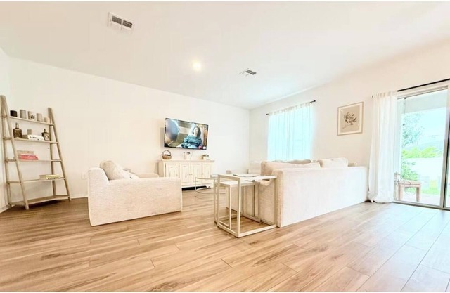 Modern Family Home w/Games, Bikes + Fire Pit