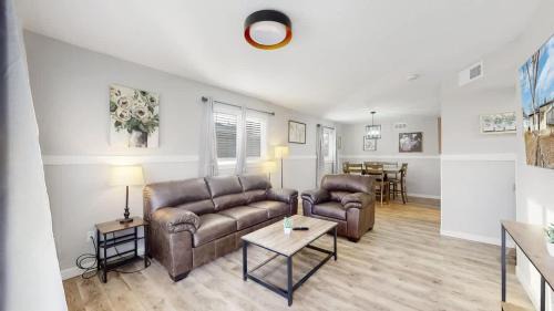 Modern Family Home with Three King Beds Near VA & Anschutz