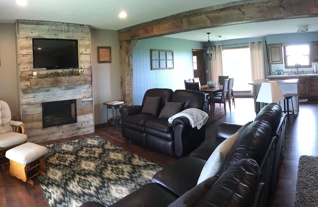 Modern Farmhouse, Central Pike Co. IL, Scenic views, Spacious gathering room