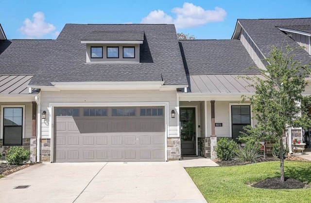 Modern Farmhouse Living @ Oakmont - 3Bed/3Bath