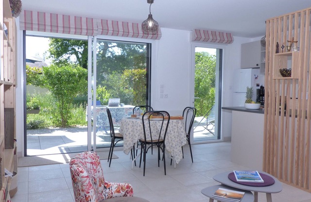 Modern flat with terrace, close to the sea