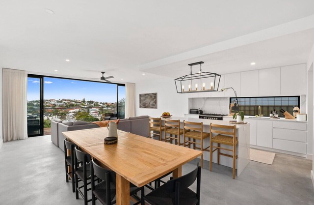 Modern Freshwater Beach Pad