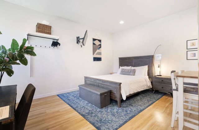 Modern Guest Studio in Portland’s Vibrant Boise District