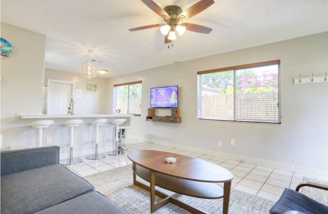 Modern home away from home in a central location!