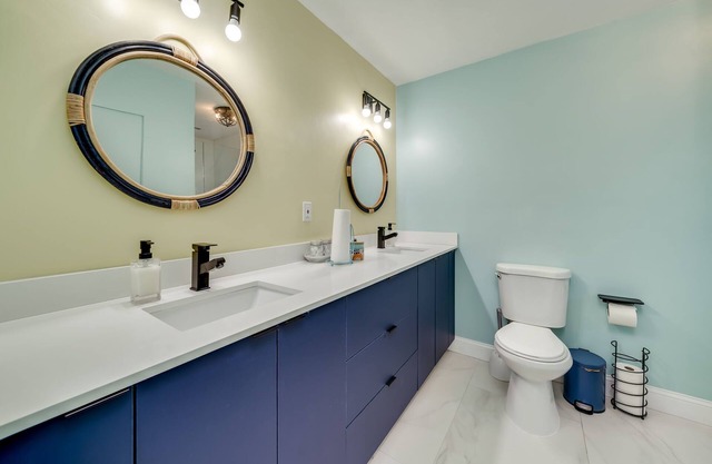 MODERN HOME WITH HEATED POOL! CLOSE TO SAWGRASS MILLS MALL! FLEXIBLE CHECK IN n