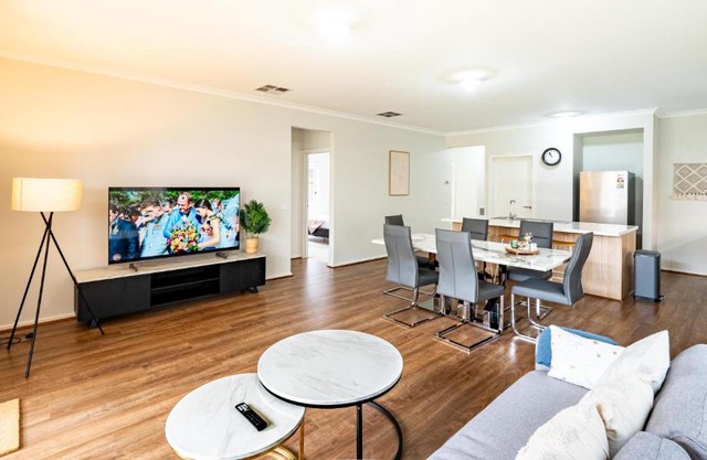 Modern Homely House in Clyde