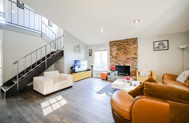 Modern House 4 Miles to Strip