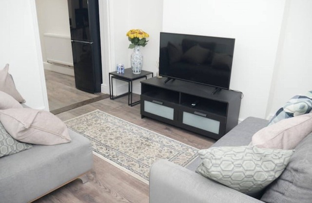 Modern House Near Northampton City Centre - 4 Bed