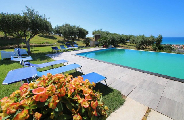 Modern Villa with Private Golf Practice, Pool, Garden, Terrace, Wi-Fi, Sea View