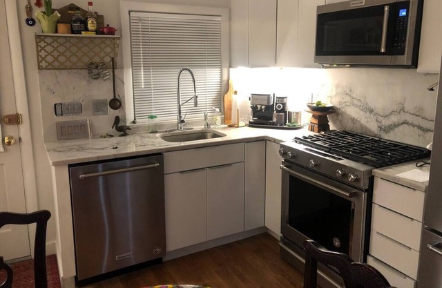Modern JP Townhouse w Parking - quiet & convenient