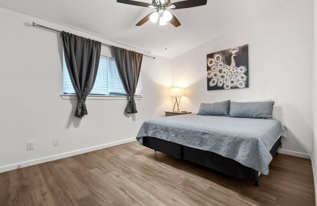 Modern King Suite - Easy Checkin