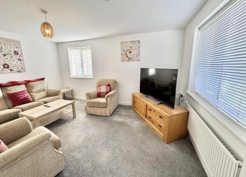 Modern Large 5 Bedroom Swindon Home