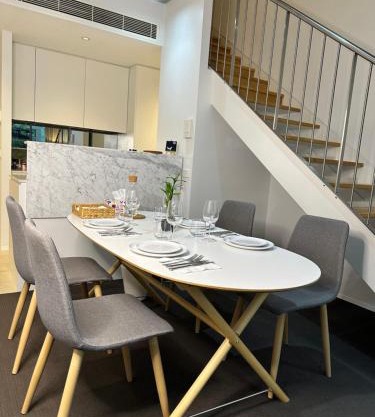 Modern Loft Retreat in Barton Canberra ACT near Parliament House