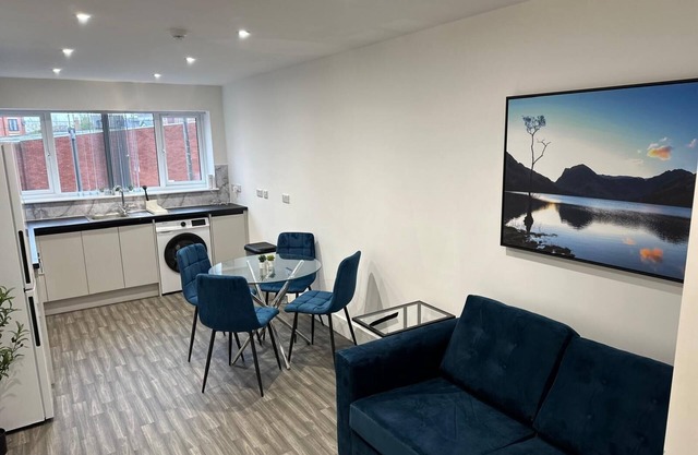 Modern Long Eaton Flat - Ideal for Work or Leisure