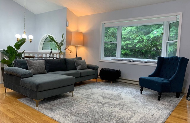 Modern Luxury 3-bedroom Home with indoor Fireplace