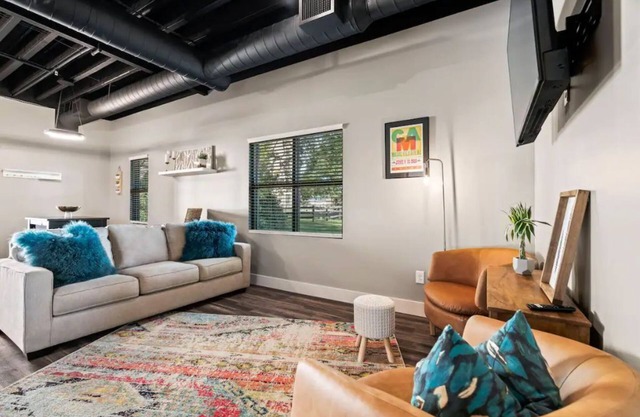 Modern Luxury Loft in Historic Downtown Gallatin