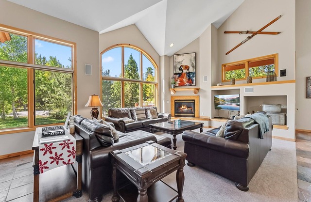 Modern Mountain Stay | Hot Tub, Fire Pit & Views