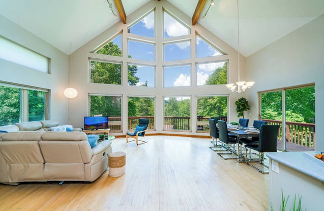 Modern Mountain Retreat~120acres! Pond~Boat~Trails~Playground~Whirlpool~Games!