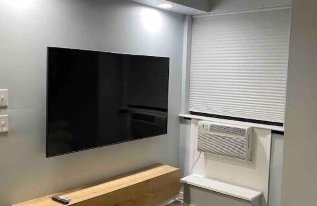 Modern Mt.Vernon Studio In Great Central Location