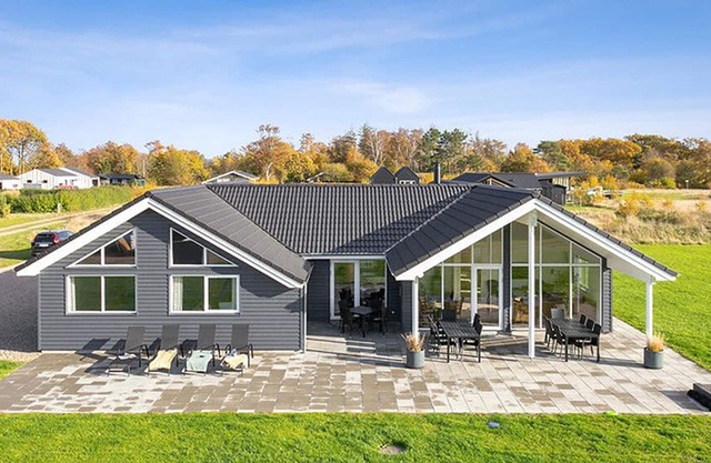 Modern pool and activity house with jacuzzi, sauna, wifi and fireplace