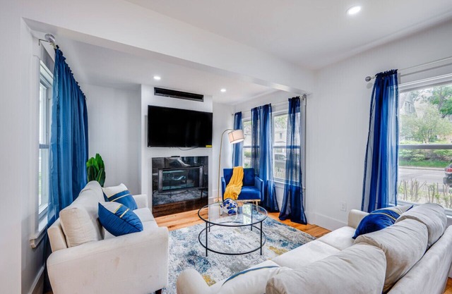 Modern Red Door Haven +5mins to Boston public transportation, FREE Parking!