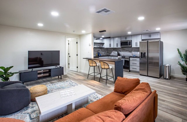 Modern Renovated 1BR