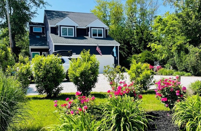 Modern, Spacious, Pet-Friendly Cape Mackie!