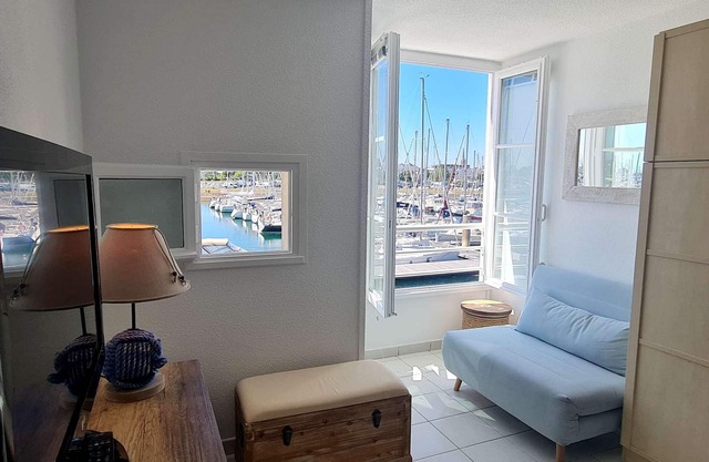Modern studio on the port of Crouesty for 4 people to rent for your next vacation