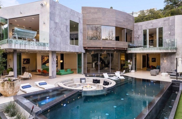 Modern-styled villa in prime lower Bel Air