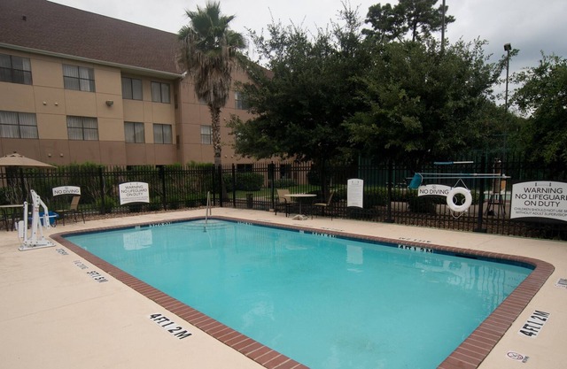 Modern Suite | Free Breakfast + 24 Hour Business Center + Outdoor Pool