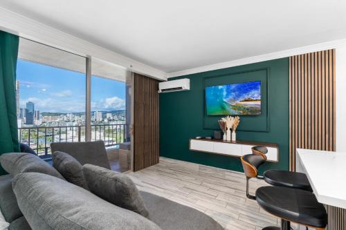 Modern Suite Free Parking View AC King Bed Kitchen