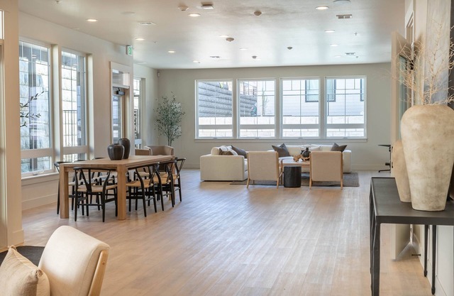 Modern suite w/great amenities! 5 minutes from downtown Pendleton and Round-up.