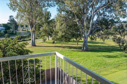 Modern Townhome with Parkland Views Walk to Everything!
