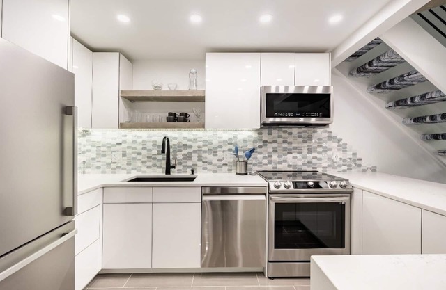 Modern & Unique Pearl street condo
