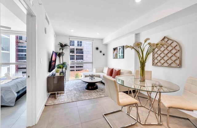 Modern Unit in Downtown Miami W/Free Parking
