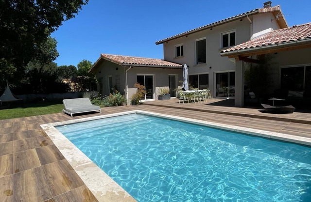 MODERN VILLA ON GOLF IN THE HEART OF THE PROVENCAL DROME