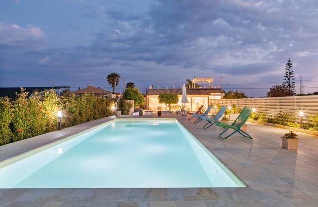 Modern Villa, Pool & Beach Proximity