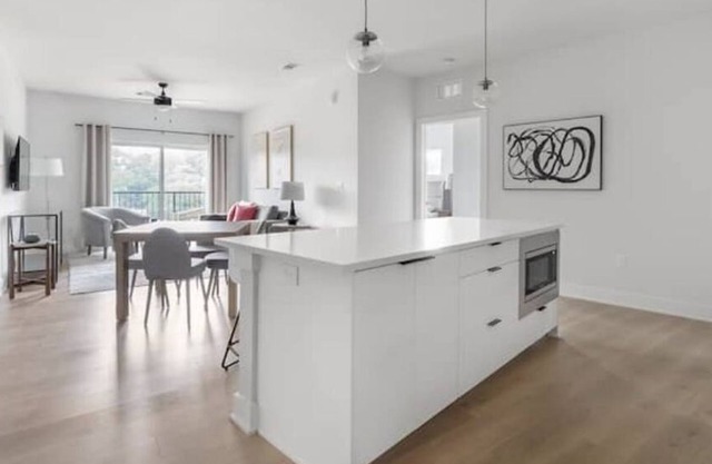 Modern West Austin Condo! Walk to UT and Austin's best parks, pet friendly.