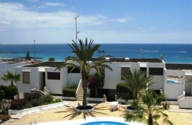 Modern1 bed apt with AC seaview.Azahara overlooks las Vista beach. Golden Mile