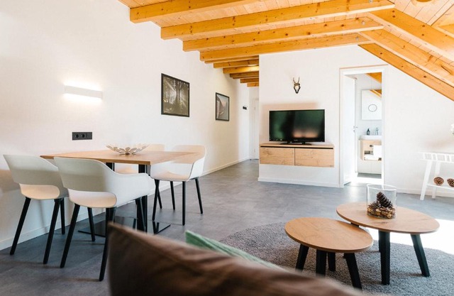 Moderne 2 Zi.FeWo BlackForest Art Nähe Freiburg
