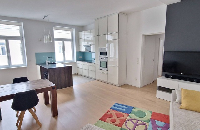 Moderne Altbauwohnung in Zentraler Hofruhelage!