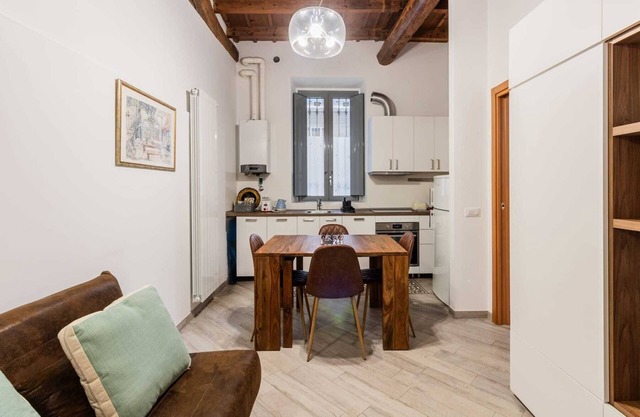 Moderno loft nel cortile di un casale storico
