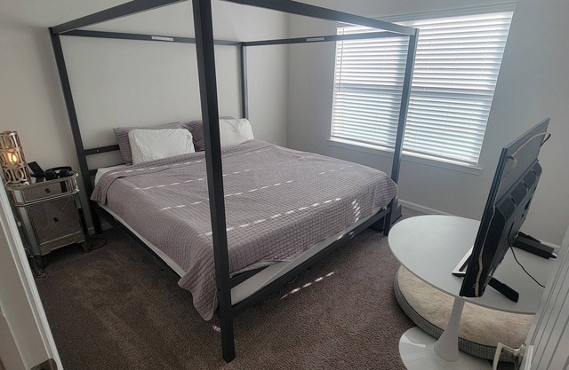 Modest 1 Bedroom 1 Bathroom Apartment on the 2nd floor. Wi-Fi and Cable included
